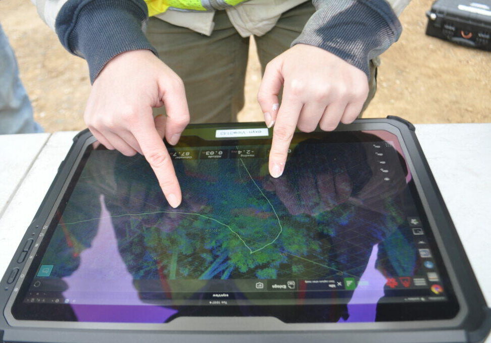 Our AI-powered autonomous drones easily navigate complex environments to deliver survey grade data in real time.